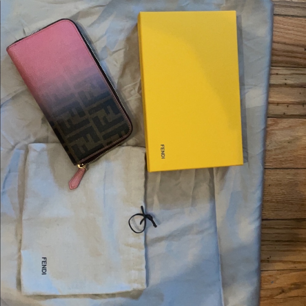 AUTHENTIC Fendi wallet